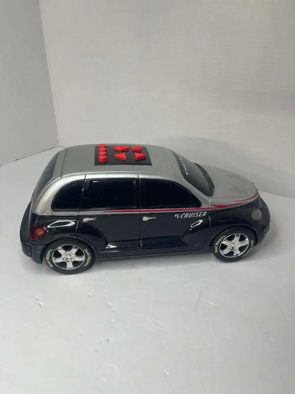 Road Rippers 2004 Silver & Black Chrysler PT Cruiser Toy Car Works Read